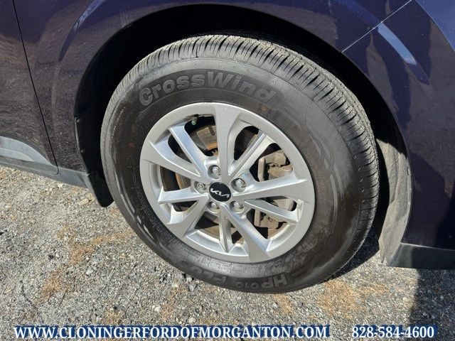 2023 Kia Carnival LX