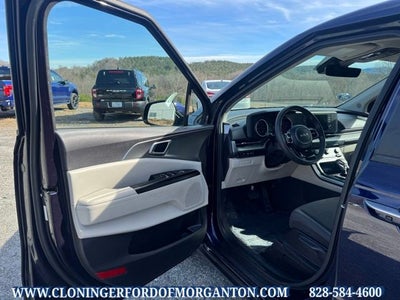 2023 Kia Carnival LX