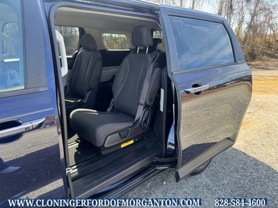 2023 Kia Carnival LX