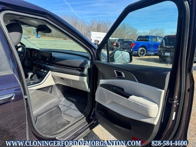 2023 Kia Carnival LX