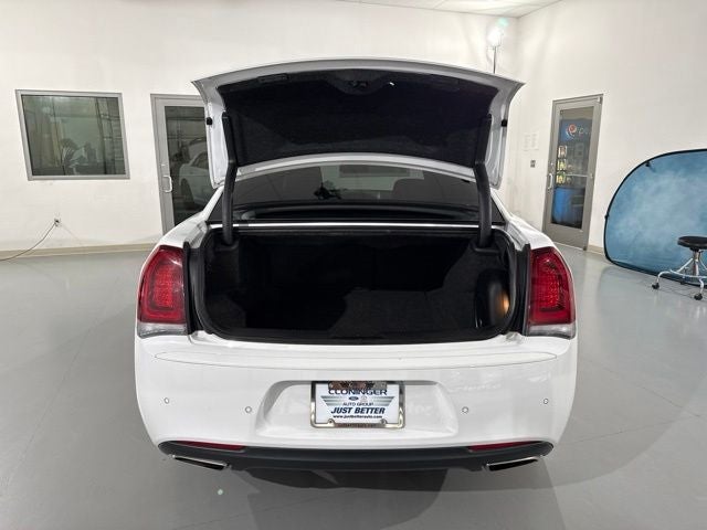 2022 Chrysler 300 S