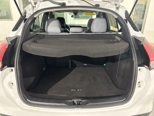 2022 Nissan Kicks SR