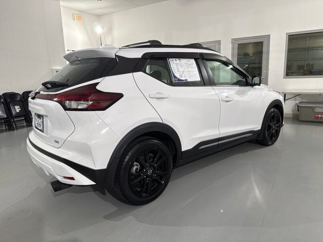 2022 Nissan Kicks SR