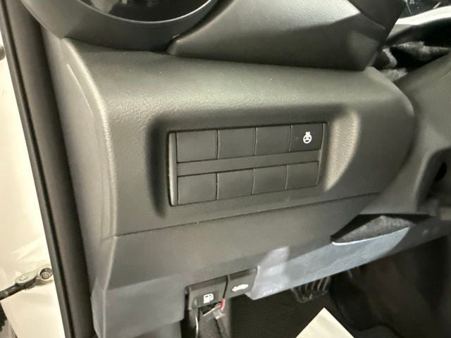 2022 Nissan Kicks SR