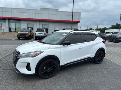 2022 Nissan Kicks SR