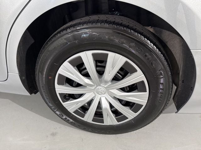 2022 Toyota Camry Hybrid LE