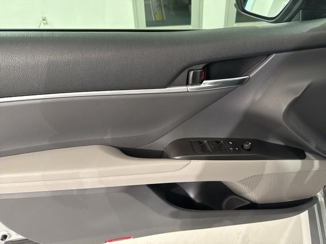 2022 Toyota Camry Hybrid LE