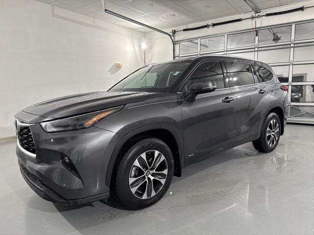 2022 Toyota Highlander Hybrid XLE