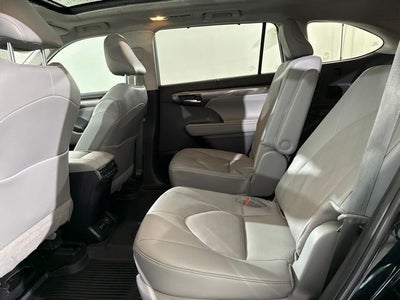 2025 Toyota Highlander Platinum