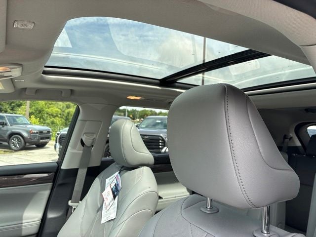 2025 Toyota Highlander Platinum