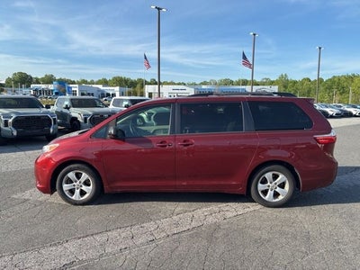 2015 Toyota Sienna LE 8 Passenger