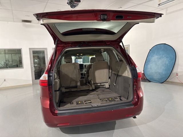 2015 Toyota Sienna LE 8 Passenger