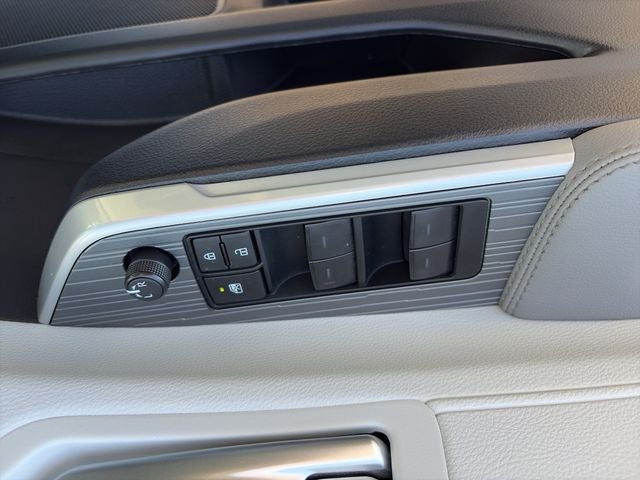 2025 Toyota Sienna XLE 8 Passenger