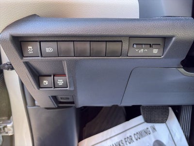 2025 Toyota Sienna XLE 8 Passenger