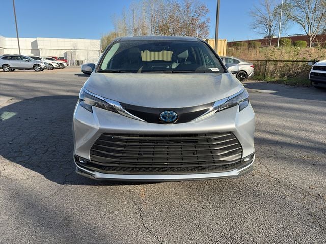 2025 Toyota Sienna XLE 8 Passenger