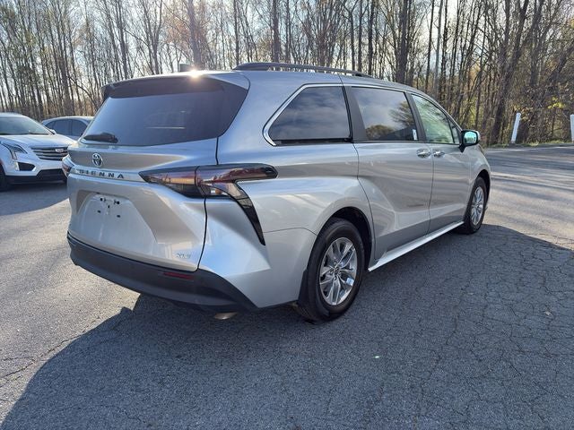 2025 Toyota Sienna XLE 8 Passenger