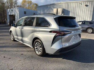 2025 Toyota Sienna XLE 8 Passenger