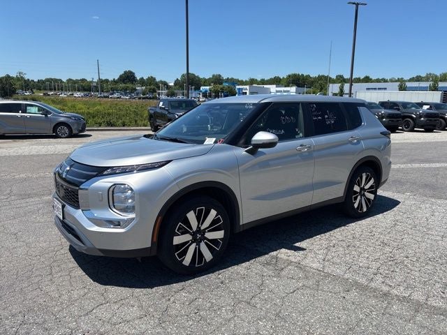 2025 Mitsubishi Outlander SE