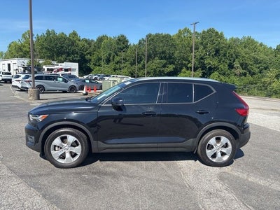 2022 Volvo XC40 Momentum