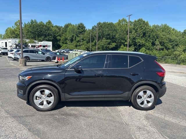 2022 Volvo XC40 Momentum