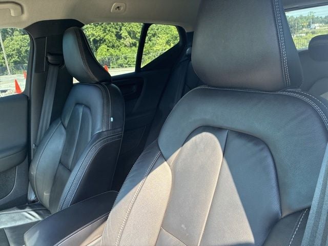 2022 Volvo XC40 Momentum