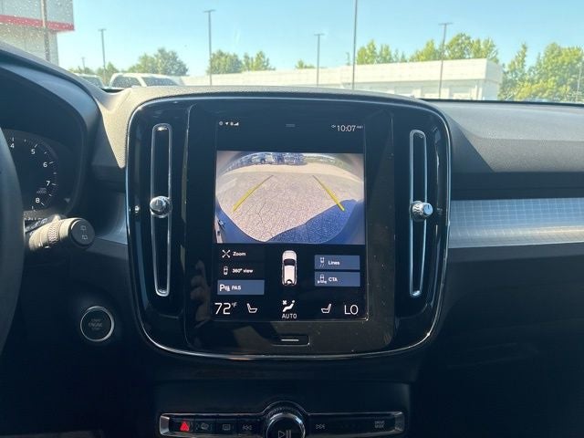 2022 Volvo XC40 Momentum
