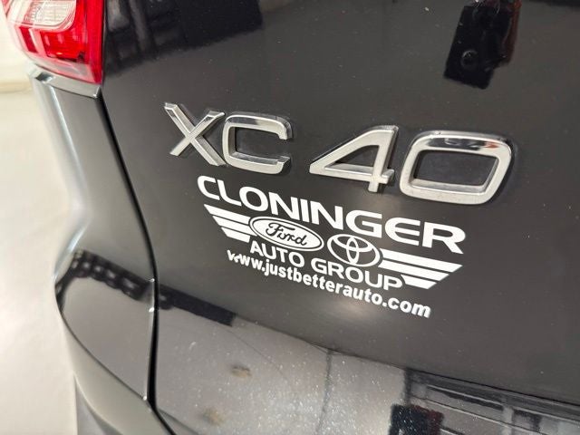 2022 Volvo XC40 Momentum