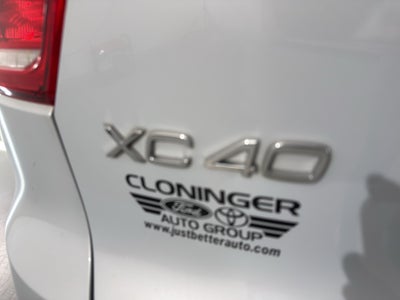 2020 Volvo XC40 Momentum